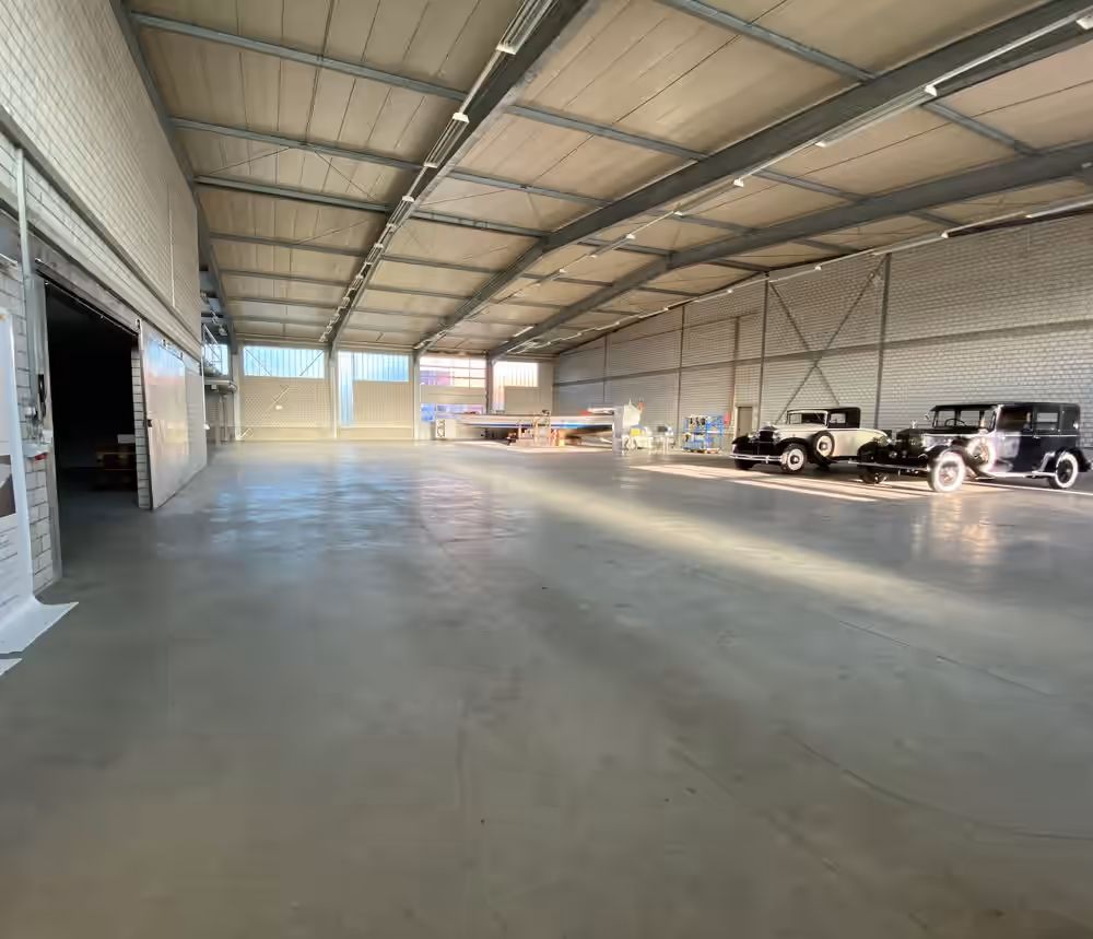 Gewerbehalle mit großem Freibereich